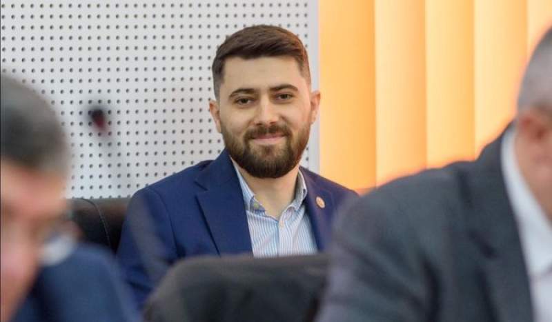 Partidul te face om: Vicele PNL Iași Cătălin Nicoară, angajat prin concurs intern la Consiliul Județean. 5.700 lei/lună!