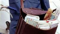 Un poștaș din Prahova și-a înscenat o tâlhărie pentru a pune mâna pe banii de pensie pe care trebuia să-i distribuie. Cum a fost prins de polițiști