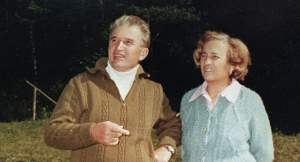 Mircea Dinescu: Elena Ceauşescu era o tipă absolut sinistră, o ciumăfaie rea și proastă. Îi şoptea lui nea Nicu ce să spună