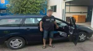 Acuzat de contrabandă după ce a fost prins cu sute de pachete de țigări în mașină: Sunt pentru consum propriu