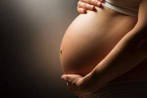 O gravidă s-a sinucis pentru că îi era teamă de nașterea naturală. Familia i-a interzis să facă cezariană