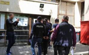 Ghinion! Tineri prinși în flagrant, în timp ce spărgeau o societate comercială din Iași