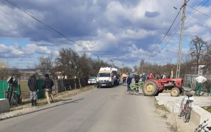 Accident grav în Vâlcea: trei victime, după impactul cu un tractor
