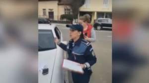 Un şofer, cu un copil cu nevoi speciale în mașină, acuză poliţiştii că au studiat peste o oră Codul Rutier pentru a-l amenda