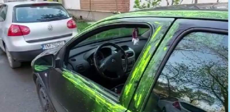 56 de mașini distruse de un bărbat beat pe mai multe străzi din Brașov