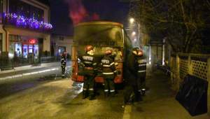 Incendiu într-un autobuz plin cu navetiști, la intrarea în Bârlad