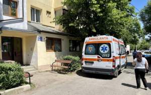 O femeie de 55 de ani a decedat după ce a căzut de la etajul 4 al unui bloc din Pitești