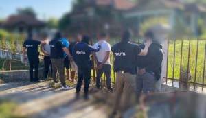 Ultimul jaf! Cinci suspecți de furturi din societăți comerciale, blocați în trafic și imobilizați de polițiștii din Argeș