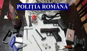 Percheziții la hoții de mașini din Brăila: dispozitiv de bruiaj pentru sistemele de închidere auto, descoperit de polițiști