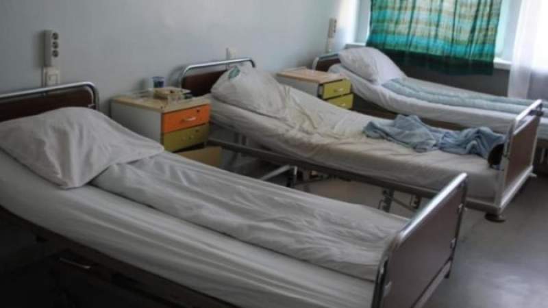 Revoltător! Un bătrân a murit pe holurile Spitalului din Botoșani, fără să-l observe nimeni câteva ore