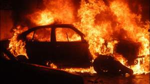 Șapte mașini incendiate în București: un minor a fost reținut