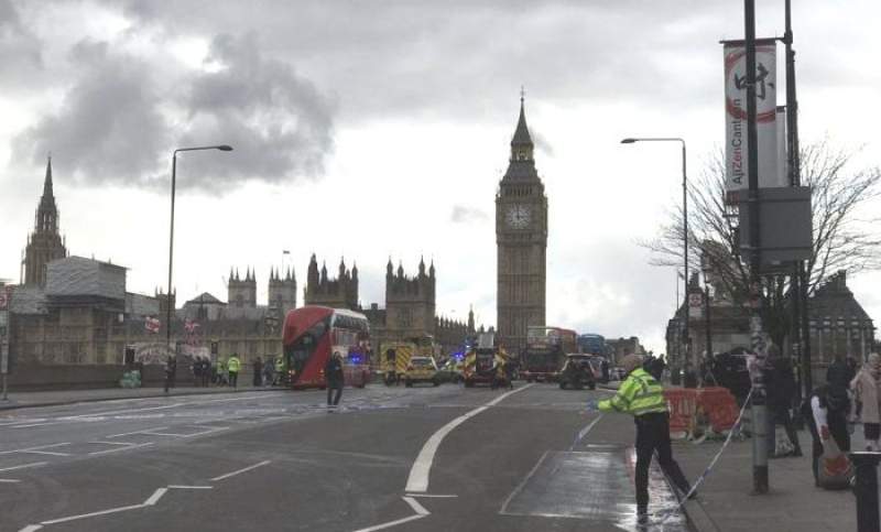 UPDATE. Teroare la Londra: Incidente teroriste la Parlament și pe Podul Westminster