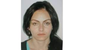 O femeie a fugit de sub escorta polițiștilor în timp ce era transportată spre Arestul IPJ Bacău