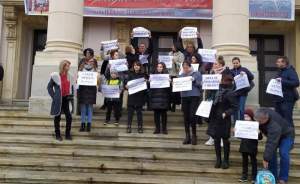 Juniorii Operei din Iași au protestat pentru a-și arăta susținerea față de dirijorul demis de Beatrice Rancea