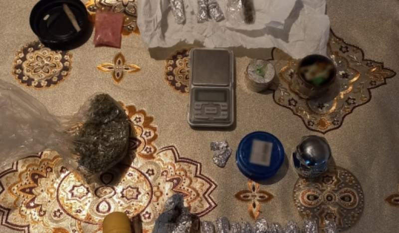 Percheziții în Buzău, într-un dosar de trafic de droguri. Substanțele, ascunse în colete expediate din Spania (VIDEO)