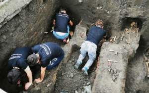 Să nu-i uităm! Rămășițele a zeci de deținuți politic înhumați în gropi comune, descoperite în cimitirul din Târgu Ocna
