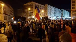 Iașul #REZISTĂ! Sute de manifestanți cer demisia Guvernului (VIDEO)