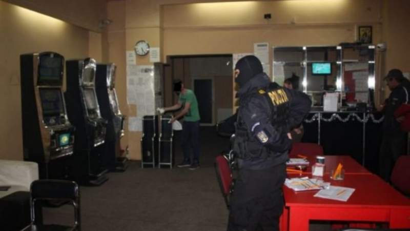 Percheziții la o firmă de jocuri de noroc și pariuri care utiliza programe de calculator fără licență în toată țara: polițiștii au descins și la Iași