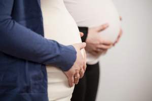 Caz incredibil în Vaslui: mama și fiica minoră, însărcinate cu același bărbat