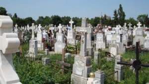 Bărbat tâlhărit și lăsat fără 3.000 de lei în cimitirul din Lețcani