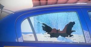 Focuri de armă în București: geamurile unei mașini și ale unei case au fost sparte