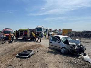 Accident pe șantierul autostrăzii Ploiești-Buzău. Doi tineri au fost duși de urgență la spital