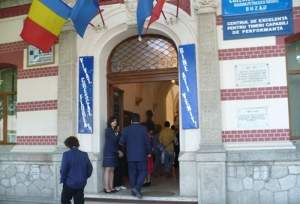 Scandal la un liceu de elită din Buzău. Elevii și părinții cer ca o profesoară să fie înlocuită. Directoarea și-a dat demisia