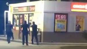 Bărbat de culoare din Louisiana, împușcat de 11 ori de la mică distanță, de șase polițiști (VIDEO ȘOCANT)