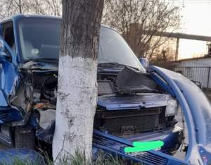 Un șofer beat a furat o mașină și a comis un accident rutier în municipiul Roman
