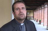 Un episcop din Spania a demisionat după ce s-a îndrăgostit de o scriitoare de ficțiuni erotice