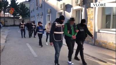 Patru români care au închiriat două autorulote ca să plece în vacanță, arestați în Albania pentru trafic de droguri
