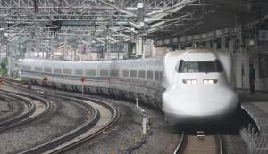 S-a întâmplat în Japonia! Un conductor de tren a plecat la toaletă în timp ce mergea cu 150 de kilometri pe oră