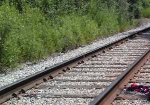 Fetiță de 12 ani, lovită de tren în Arad: traversa calea ferată cu căștile pe urechi când a fost accidentată
