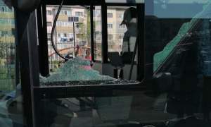 Un tânăr din Târgoviște a atacat un autobuz cu o sabie