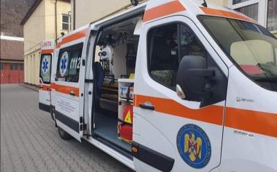 Elev din Cluj dus cu ambulanţa la spital, după ce a consumat nicotină la plic şi o băutură energizată şi i s-a făcut rău