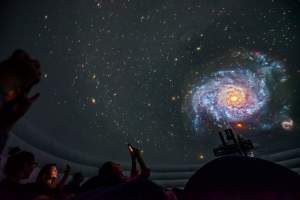 Călătorii până la marginile Universului Observabil, la Palas – Planetariul gonflabil „a aterizat” în Atrium