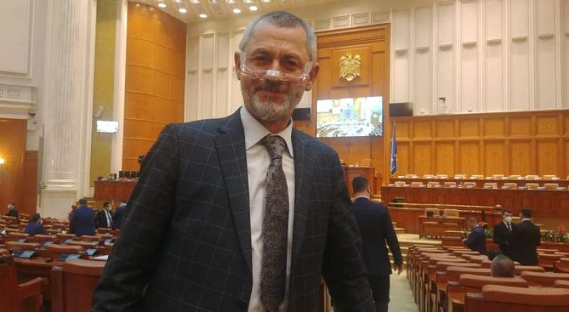 AUR l-a exclus din partid pe deputatul Dumitru Focșa, acuzat că și-a bătut soția. Partidul îi cere demisia din Parlament