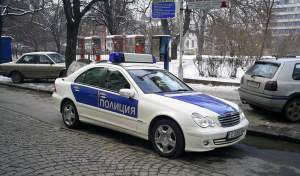 Un român a fost găsit mort după ce și-a împușcat iubita într-un salon din Bulgaria. Bărbatul s-ar fi sinucis