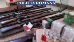 Un italian și patru maltezi, prinși la braconaj în apropiere de Râmnicu Sărat: armele  și circa 2.500 de cartușe au fost confiscate de polițiști