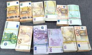 Româncă „blindată” cu peste 240.000 de euro, depistată în Vama Giurgiu: cum a justificat femeia prezența banilor ascunși pe corpul său
