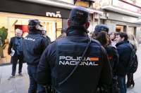 Caz bizar în Spania. Român bolnav psihic care a intrat într-o secție de poliție după ajutor, bătut de un polițist bolnav