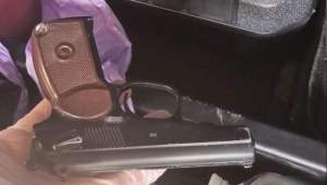 Armă descoperită ascunsă în locașul roții de rezervă al unui autoturism, la Albița