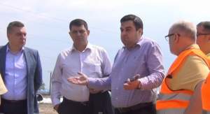 Ministrul Cuc, în vizită pe șantierul șoselei de centură a Tecuciului: „A luat cineva șpagă de la ei? Nu mai prind nicio lucrare!” (VIDEO)