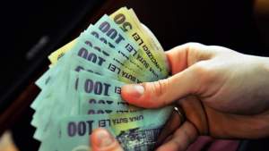 Salariul mediu net în România a ajuns la puțin peste 4.250 de lei în luna ianuarie. Sectoarele cu cele mai mari creșteri de venituri