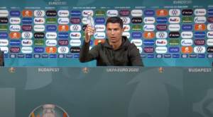 Ronaldo, după ce a mutat 2 sticle de Coca-Cola de pe masa unei conferințe de presă: „Beți apă!” (VIDEO)