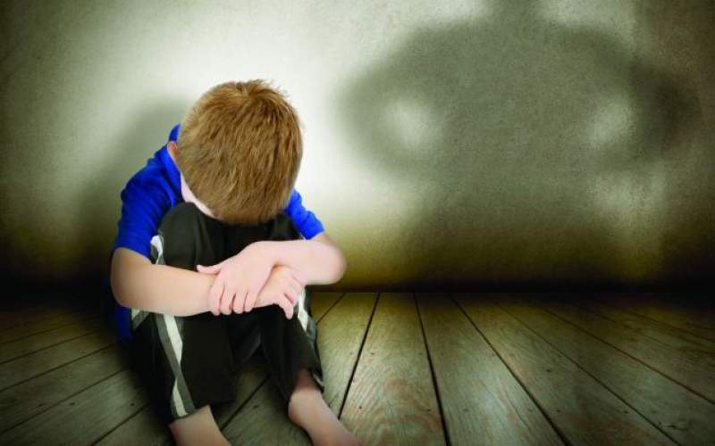 Copil de 8 ani, agresat sexual în scara unui bloc din Brăila de un recidivist