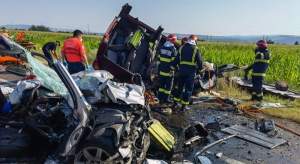 Un adolescent rănit în groaznicul accident de la Răcăciuni va fi transferat cu elicopterul la București