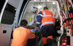 Tânără de 13 ani rănită de un recipient cu lichid inflamabil aprins aruncat dintr-o mașină, în Argeș
