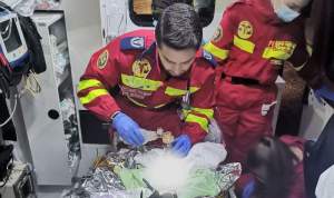 Gemeni nou-născuți în ambulanță, intrați în stop cardio-respirator, salvați de trei echipaje SMURD din Mureș