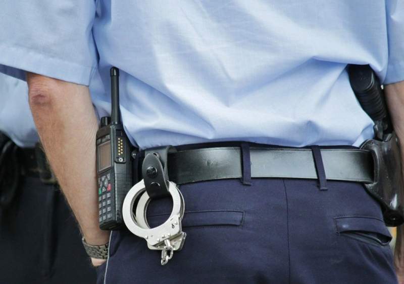 Ofițer de poliție din Reghin, trimis în judecată de procurorii DNA pentru trafic de influență și șantaj